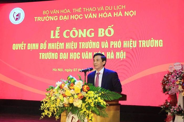 PGS.TS Đinh Công Tuấn phát biểu nhận nhiệm vụ