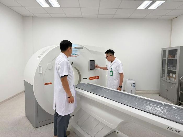 Máy móc, trang thiết bị y tế của bệnh viện đều mới và hiện đại, thậm chí có thiết bị đã số hóa và ứng dụng trí tuệ nhân tạo (AI)