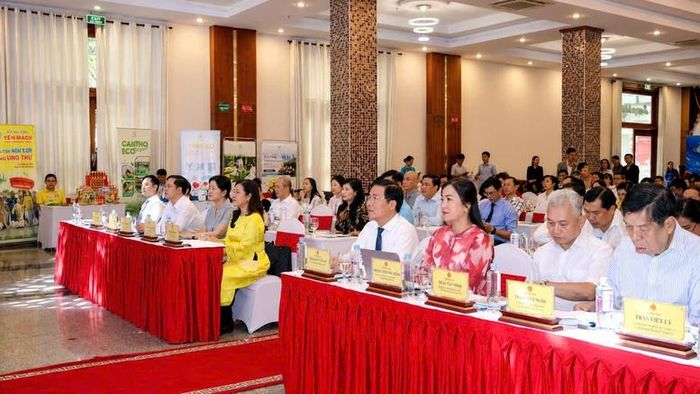 Các nhà quản lý, chuyên gia, nhà khoa học và doanh nghiệp du lịch hiến kế nhiều giải pháp nhằm khai thác hiệu quả không gian phát triển mới, nâng cao sức cạnh tranh của du lịch Cần Thơ - Ảnh: VGP/LS