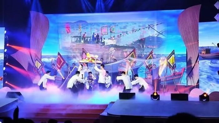 Hội diễn đàn, hát dân ca ba miền năm 2026 vừa chính thức khai mạc tại Huế với sự tham gia của 26 đoàn nghệ thuật quần chúng đến từ các tỉnh, thành phố trên cả nước.