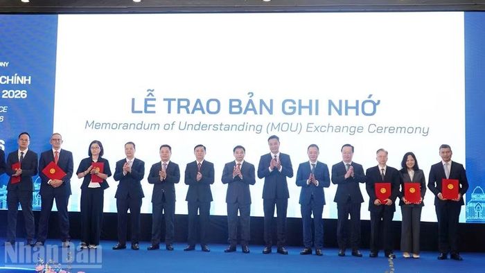 Trao các biên bản ghi nhớ, hợp tác giữa Ủy ban nhân dân thành phố Đà Nẵng, Cơ quan Điều hành Trung tâm tài chính Quốc tế Việt Nam tại thành phố Đà Nẵng với các cơ quan, tổ chức, doanh nghiệp trong nước và quốc tế.