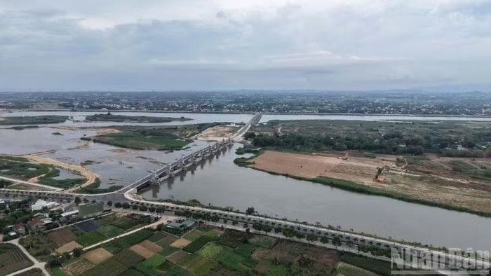 Khi hoàn thành, đưa vào sử dụng, công trình đập dâng hạ lưu sông Trà Khúc sẽ góp phần dâng nước tạo cảnh quan, kết nối giao thông 2 bờ sông, mở ra không gian phát triển đô thị khu vực trung tâm tỉnh lỵ Quảng Ngãi.