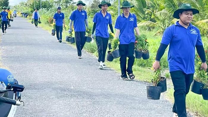 Màu áo xanh tình nguyện của tuổi trẻ Vĩnh Long.