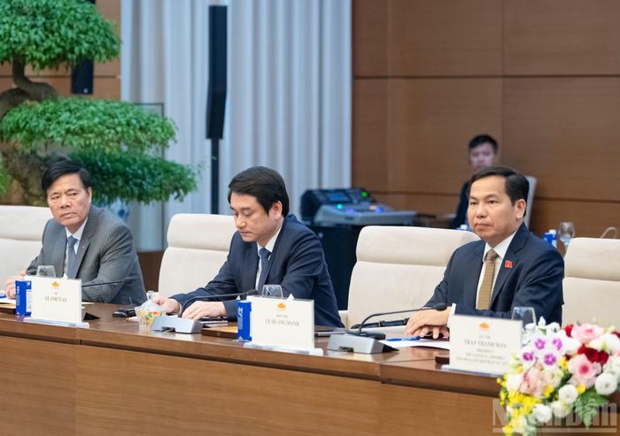 Các đại biểu Việt Nam dự cuộc tiếp.