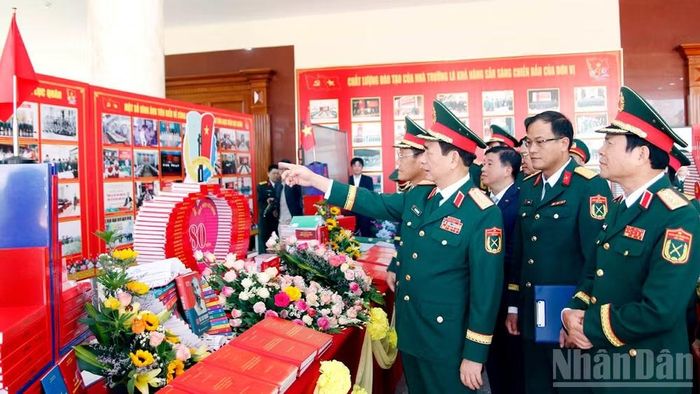 Đại tướng Phan Văn Giang và lãnh đạo Bộ Quốc phòng, Học viện Lục quân tại không gian truyền thống 80 năm Học viện Lục quân.