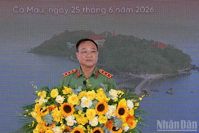 Thượng tướng Phạm Thế Tùng, Thứ trưởng Công an phát biểu ý kiến tại lễ bàn giao 500 căn nhà cho người dân Cà Mau.