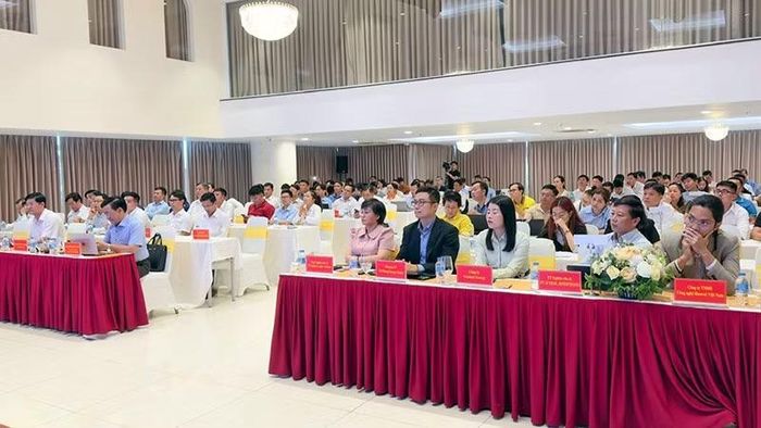Đại biểu tham dự.