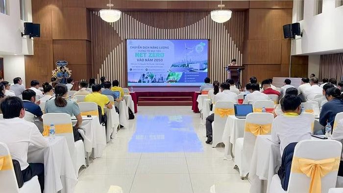 Chuyên gia trình bày tại hội thảo.