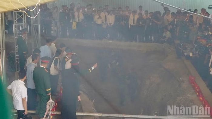 Khu vực khai quật hài cốt liệt sĩ tại Công viên Lê Thị Riêng.