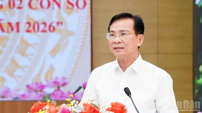 Chủ tịch Ủy ban nhân dân tỉnh Lâm Đồng Hồ Văn Mười phát động phong trào thi đua.