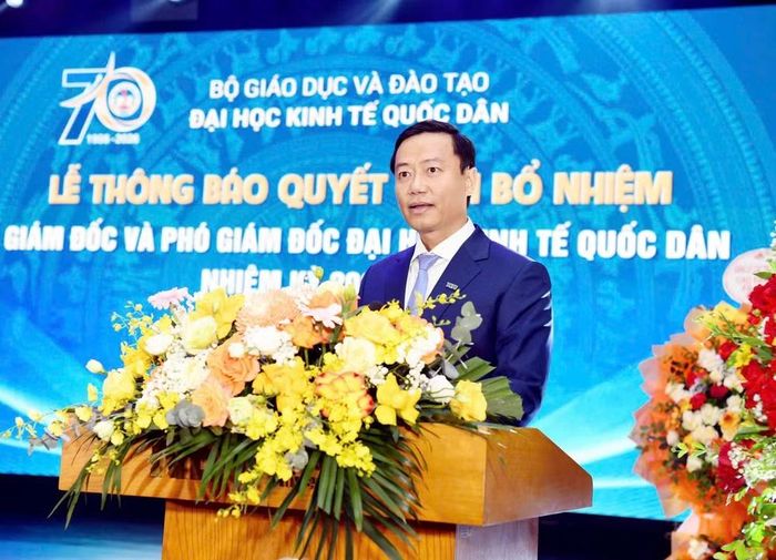  Phó Giáo sư, Tiến sĩ Bùi Đức Thọ, Giám đốc Đại học Kinh tế Quốc dân phát biểu ý kiến. 