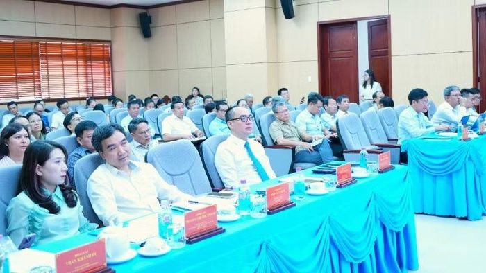 Các đại biểu dự tọa đàm.