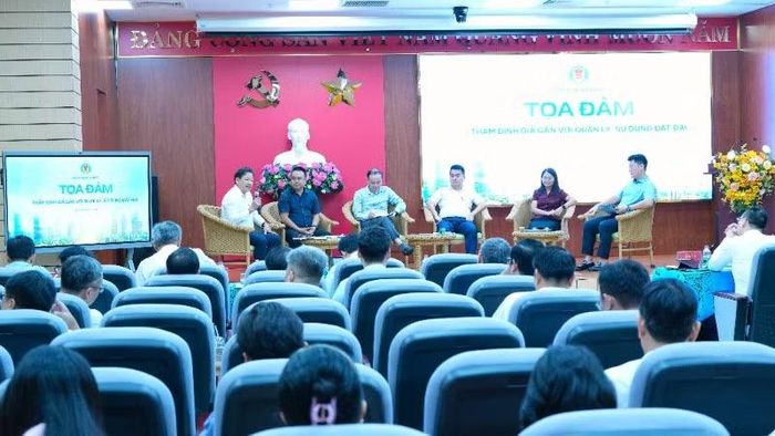 Quang cảnh tọa đàm.