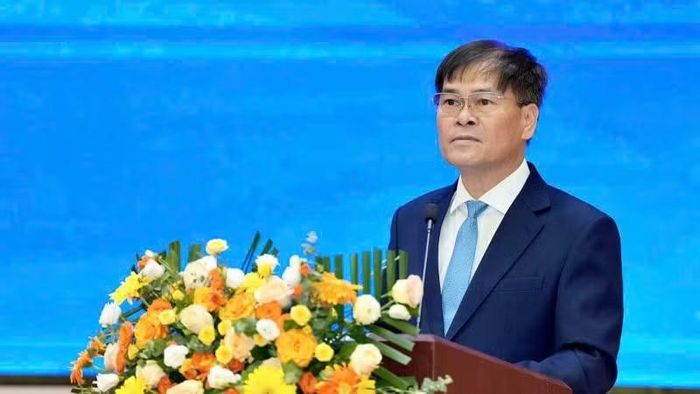 Chủ tịch Ủy ban nhân dân tỉnh Quảng Ninh Bùi Văn Khắng phát biểu khai mạc hội nghị. (Ảnh QMG)