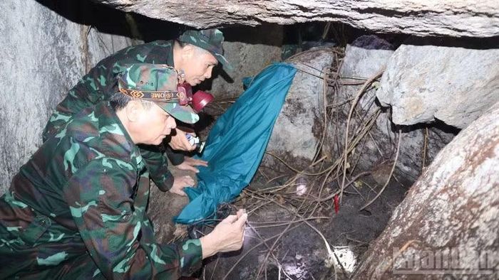Bộ Chỉ huy Quân sự thành phố Đà Nẵng tìm kiếm, quy tập hài cốt liệt sĩ tại hang Đá Sập.