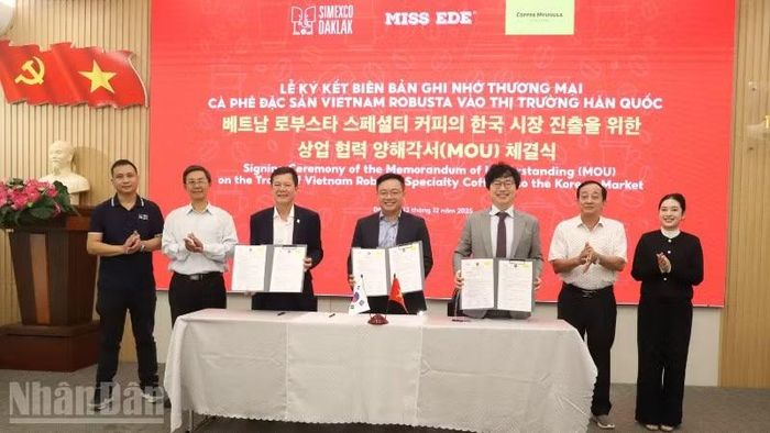 Simexco Daklak và thương hiệu Miss EDE và doanh nghiệp Hàn Quốc ký kết biên bản ghi nhớ thương mại cà-phê đặc sản Việt Nam Robusta vào thị trường Hàn Quốc.