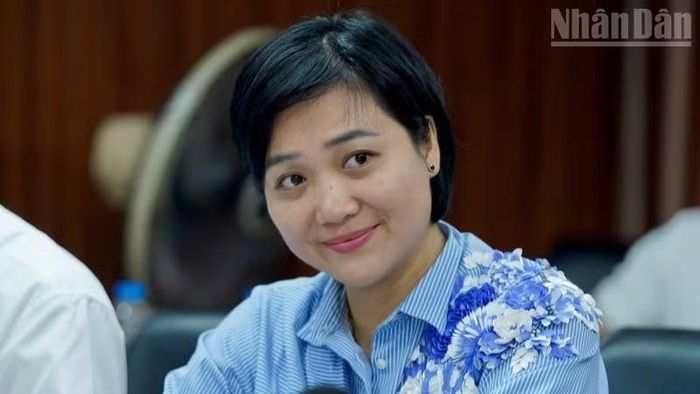 Bà Trần Kim Chi, Trưởng phòng Quan hệ Chính phủ (Công ty ô-tô Ford Việt Nam).