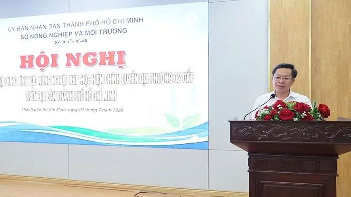 Ông Hồ Trúc Thanh, Phó Giám đốc Sở Nông nghiệp và Môi trường thành phố, phát biểu tại hội nghị.