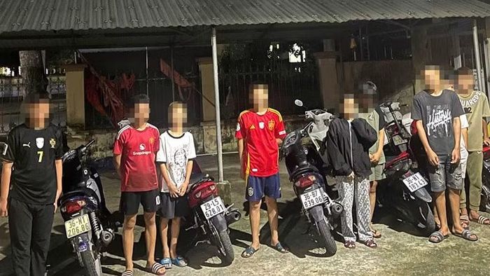 Các thiếu niên có hành vi vi phạm cùng phương tiện bị tạm giữ.
