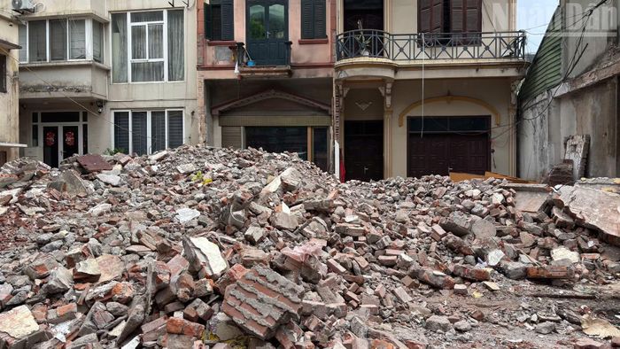  Theo quy hoạch, ngõ 381 Nguyễn Khang sẽ được mở rộng lên 21,5m, tổng mức đầu tư hơn 300 tỷ đồng; dự kiến khởi công trong quý III/2026 sau khi hoàn tất công tác giải phóng mặt bằng. 