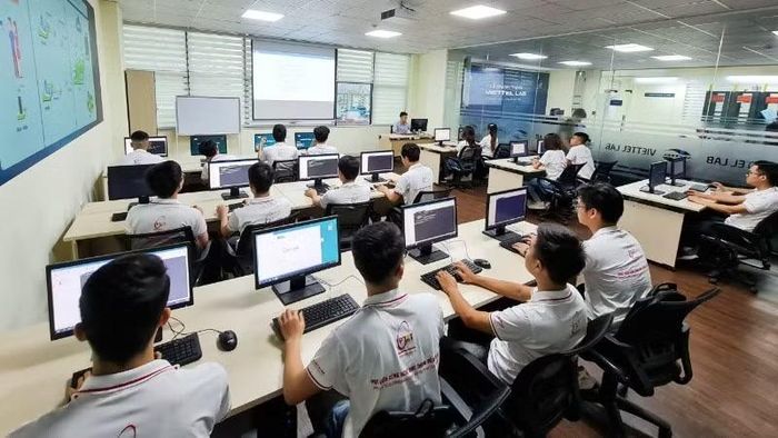 Sinh viên học tại Học viện Công nghệ Bưu chính Viễn thông.