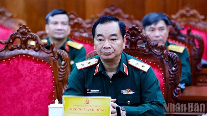 Trung tướng Trương Mạnh Dũng, Phó Tổng Tham mưu trưởng Quân đội nhân dân Việt Nam tham dự buổi thăm và làm việc.