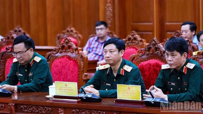 Các đồng chí trong Đoàn công tác của Bộ Quốc phòng dự buổi thăm và làm việc với lãnh đạo tỉnh Lâm Đồng.