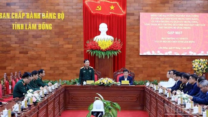 Đại tướng Nguyễn Tân Cương đánh giá cao sự phối hợp chặt chẽ giữa tỉnh Lâm Đồng với các đơn vị quân đội trong thực hiện nhiệm vụ kết hợp phát triển kinh tế-xã hội với củng cố quốc phòng, nhất là trên các địa bàn chiến lược.