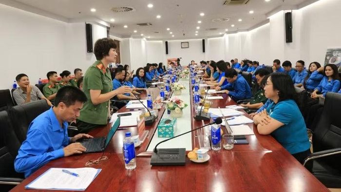 Đại diện các Công đoàn ngành Trung ương tham luận tại hội nghị.