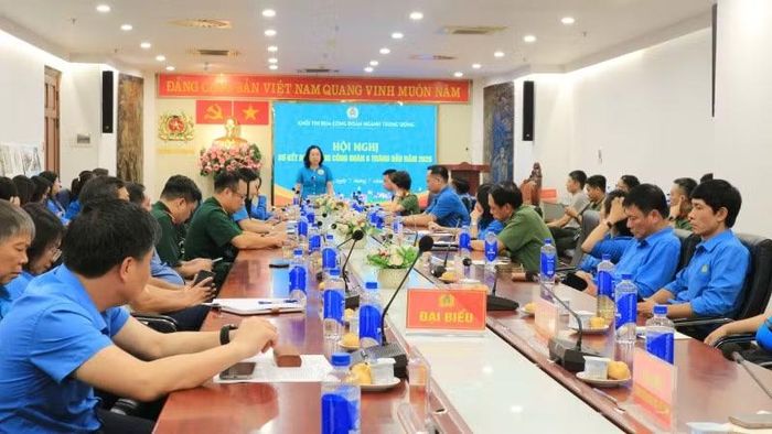 Đồng chí Thái Thu Xương phát biểu chỉ đạo.