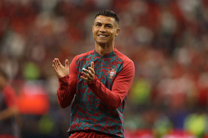 Ronaldo thoải mái trước trận gặp Tây Ban Nha. Ảnh: AP