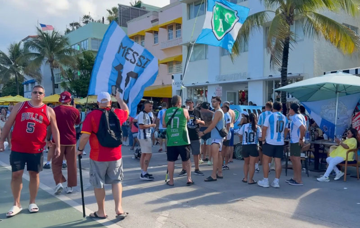Hình bóng của Messi xuất hiện khắp đường phố ở Mỹ.