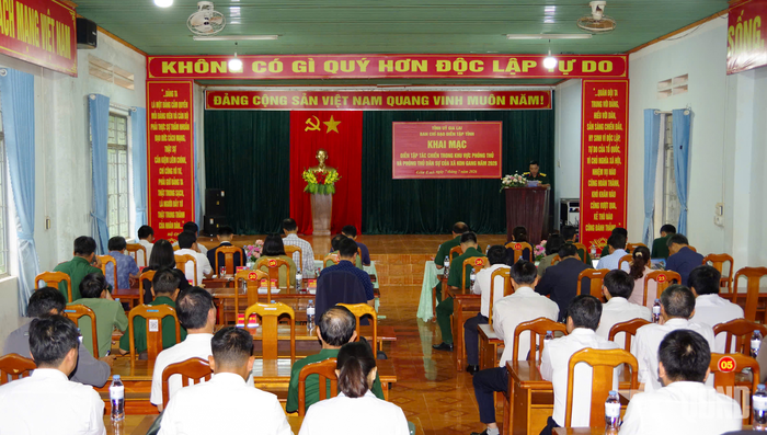  Quang cảnh khai mạc.