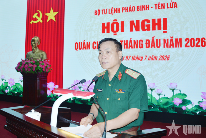  Thiếu tướng Nguyễn Hồng Phong, Tư lệnh Bộ tư lệnh Pháo binh - Tên lửa chủ trì hội nghị. 