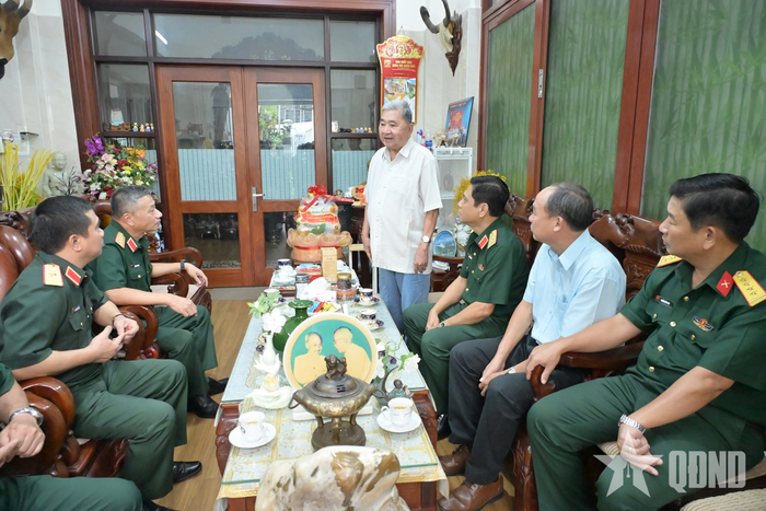 Thượng tướng Bùi Văn Huấn gửi lời cảm ơn sự quan tâm của Quân ủy Trung ương, Bộ Quốc phòng, Tổng cục Chính trị.