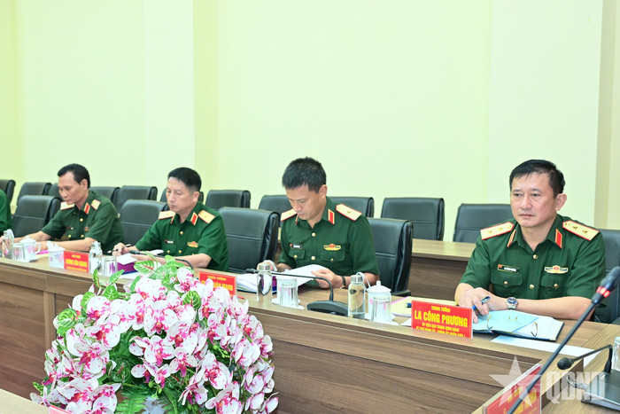 Các đại biểu tại buổi làm việc. 