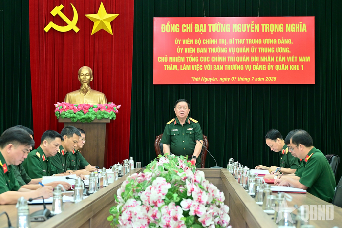  Đại tướng Nguyễn Trọng Nghĩa làm việc với Ban Thường vụ Đảng ủy Quân khu 1. 