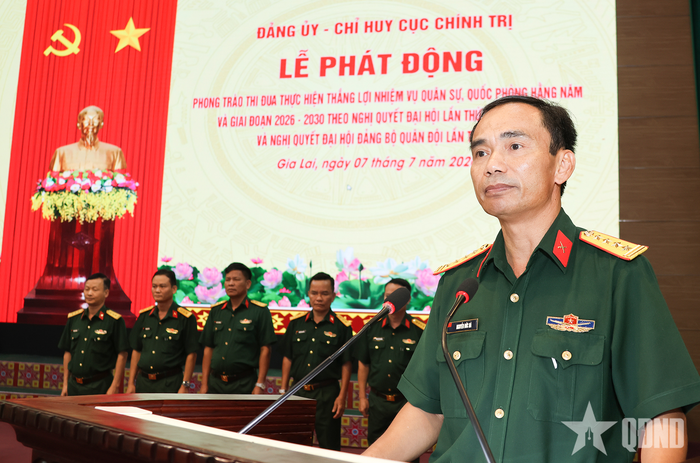 Đại tá Nguyễn Đức Hà, Bí thư Đảng ủy, Phó chủ nhiệm Chính trị Quân đoàn 34 phát biểu.