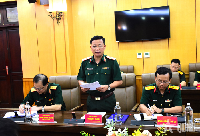 Thiếu tướng Tống Văn Thanh, Phó cục trưởng Cục Tuyên huấn báo cáo kết quả chuẩn bị của đội tuyển tham gia hội thi.
