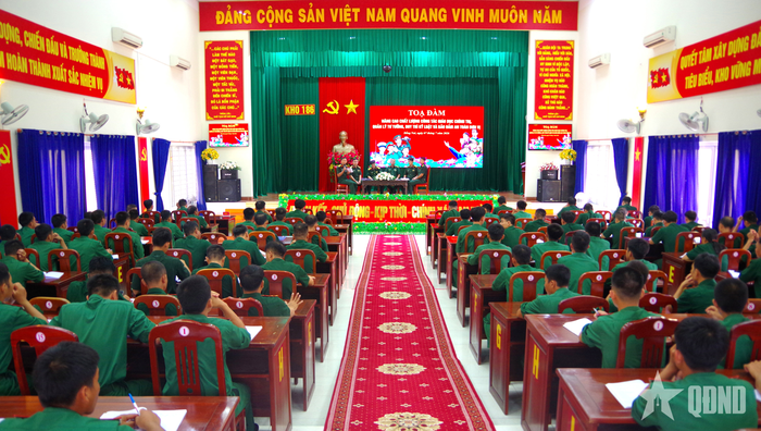 Quang cảnh tọa đàm.