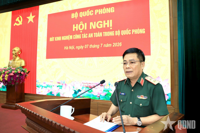 Chủ nhiệm Tổng cục Hậu cần-Kỹ thuật phát biểu, giải đáp các kiến nghị, đề xuất của các cơ quan, đơn vị.