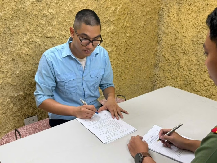 Đối tượng Trần Việt Anh tại Cơ quan Công an. Ảnh: cand.vn 