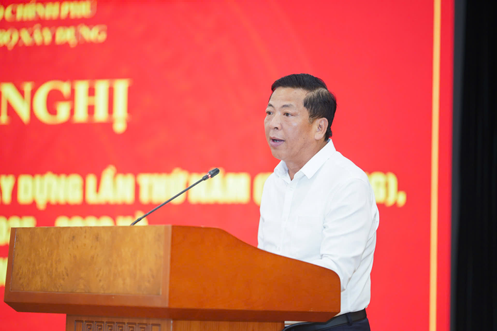Đồng chí Trần Hồng Minh, Ủy viên Trung ương Đảng, Bí thư Đảng ủy, Bộ trưởng Bộ Xây dựng phát biểu tại hội nghị.