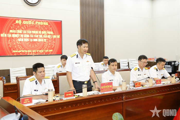  Đại tá Nguyễn Phương Nam, Phó tư lệnh Binh đoàn 20 phát biểu. 