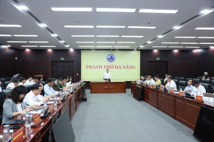 Chủ tịch UBND TP Đà Nẵng Nguyễn Mạnh Hùng phát biểu chỉ đạo tại phiên họp.