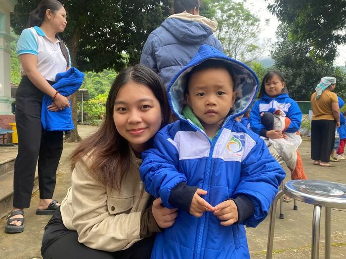 Cẩm Tú tham gia các hoạt động thiện nguyện, với mong muốn lan tỏa tinh thần sẻ chia và những giá trị tích cực đến cộng đồng.