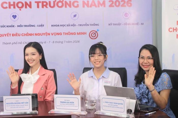  Chuỗi livestream "Cùng thủ khoa mở khóa chọn trường" năm 2026 của Báo Tiền Phong. 