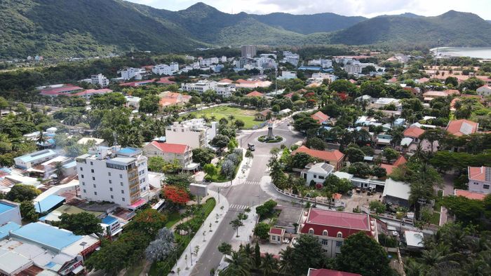 Trung tâm đặc khu Côn Đảo với hệ thống hạ tầng giao thông khép kín. ẢNH: THÀNH HUY 