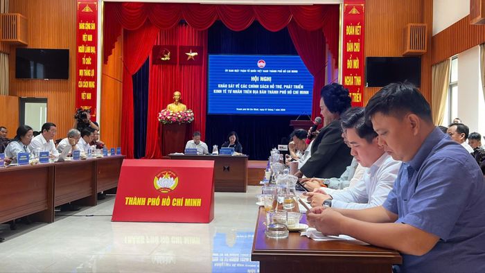 Quang cảnh hội nghị khảo sát về các chính sách hỗ trợ, phát triển kinh tế tư nhân trên địa bàn TPHCM. Ảnh: ÁI VÂN