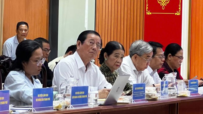 Đại diện nhiều hiệp hội, doanh nghiệp tham dự hội nghị, sáng 7-7. Ảnh: HOÀNG ANH